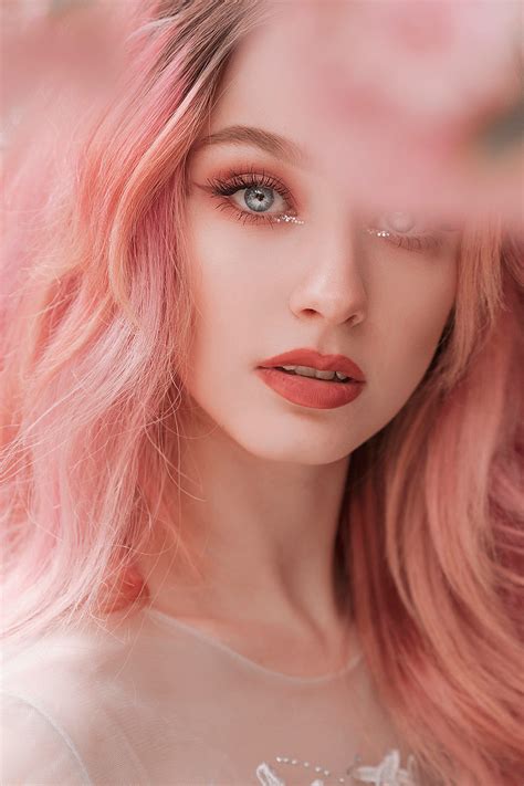 Фото Девушка Vanya Jagniс с розовыми волосами фотограф Jovana Rikalo