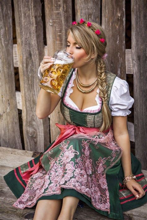German Girls German Women Neue Outfits Komplette Outfits Latest Outfits German Oktoberfest