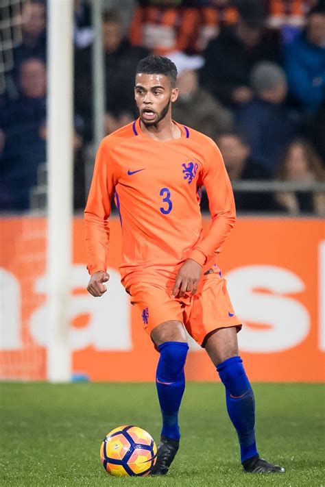 Naast profvoetballer is hij ook coach geweest. Spelers Heerenveen bezorgen Jong Oranje zege | Nederlands ...