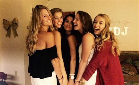 10 things to know before dating a girls girl universityprimetime