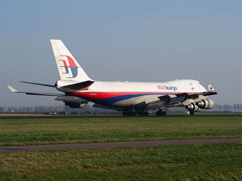 Hd Wallpaper Boeing 747 Jumbo Jet Malaysia Airlines Landing