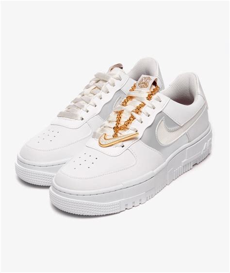 The overlays on the upper can also add support and durability. Nike Air Force 1 Low Pixel "Summit White" - SNKRS WORLD