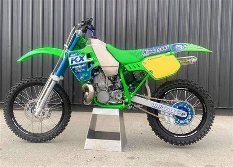 The kx500 and the cr500 are two of the most iconic dirt bikes in history.but which bike is best? Awesome Aluminum tank KX500 | Mx bikes, Vintage motocross ...