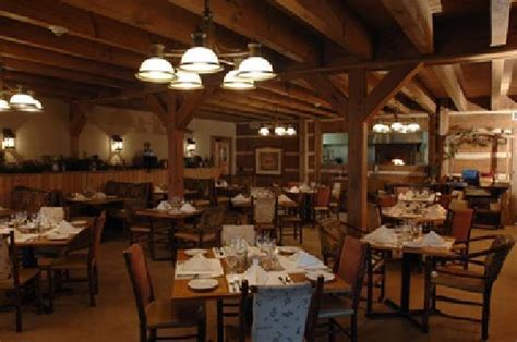 Marylands Savage River Lodge Has A Rustic Indoor Restaurant