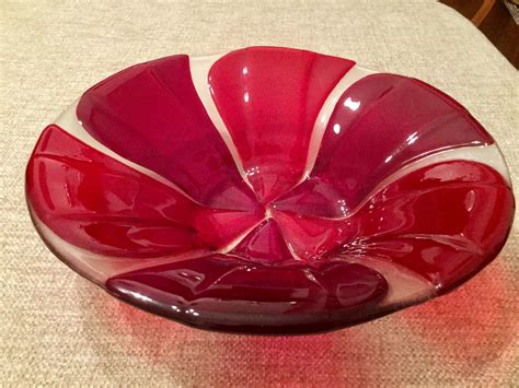 Fused Glass Red Glass Bowl Fused Glass Glass Fusing Projects Fused Glass Bowl