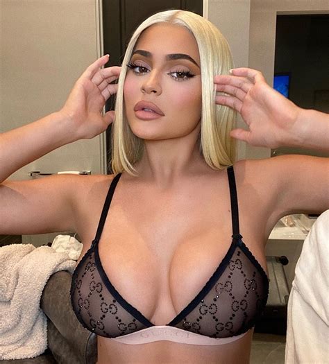 Kylie Jenner S Pic Goes Viral As Her Costly Gucci Bra Stuns All Telugu News Indiaglitz Com