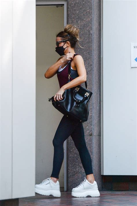 Kate Beckinsale Was Spotted In Ny Wearing Tight Leggings 17 Photos