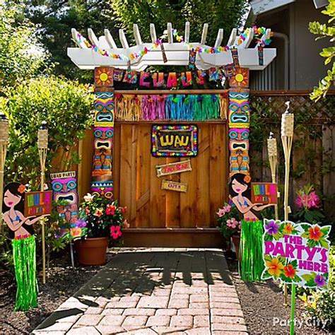 Love this for backyard! Polynesian style! | Hawaiian party decorations