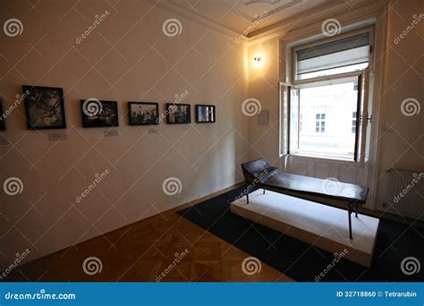 Psychoanalysis Couch In Sigmund Freud Museum In Vienna Editorial Image Image