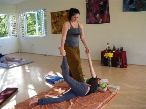 During A Thaimassage The Therapist Uses His Or Her Body To Move The