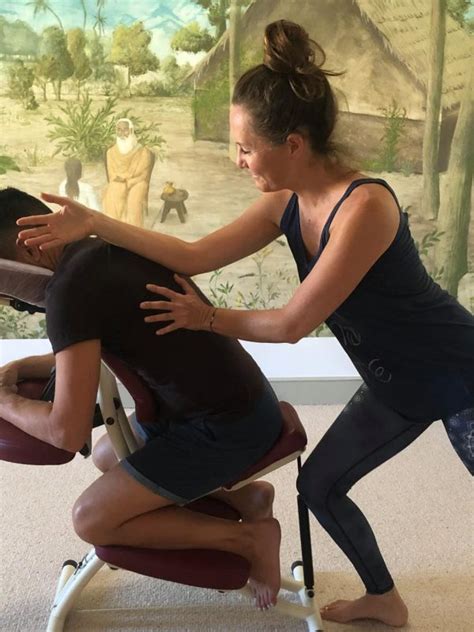 Le Massage Assis En Entreprise • Zen Planète