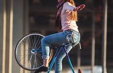 bicicleta acrobacia bicicross bici bmx pedalear bicycles chica fietsen fietsende