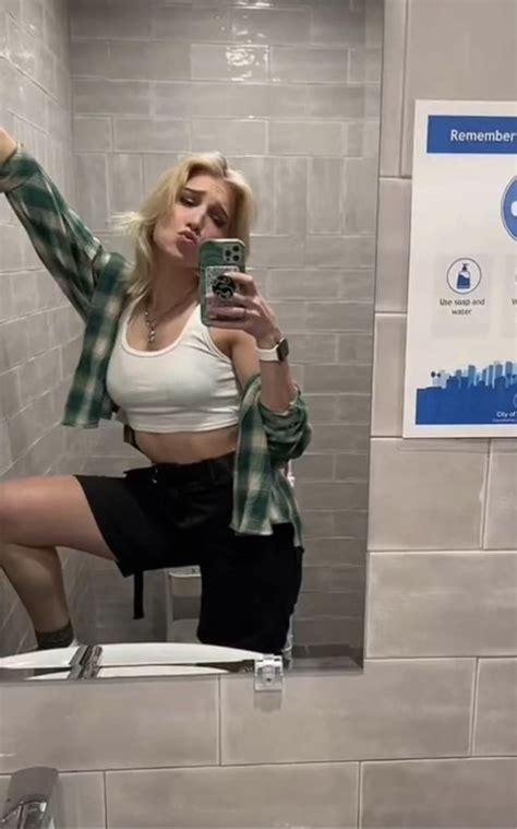 Think She Lets People Fuck Her In That Bathroom 😈 Smoshgirlsnsfw