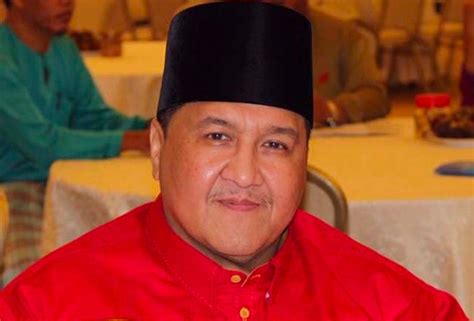 Datuk seri nazri aziz basın toplantısında röportaj yaptı. Kerjasama dengan Pas atau DAP: Zahid atau Nazri yang ...