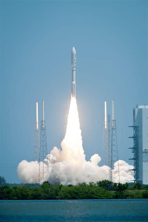 Picture Of The Day Nasa Launches Juno Aboard Atlas V