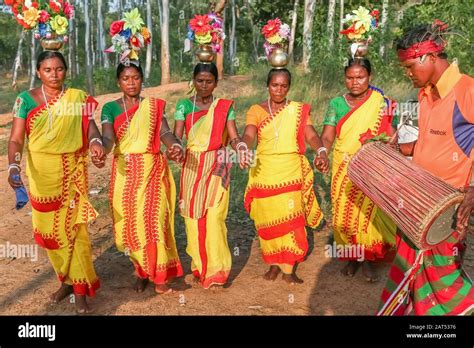 Folk Dancing India High Resolution Stock Photography And Images Alamy