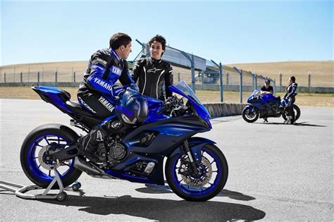 2022 Yamaha Yzf R7 Supersport Motorcycle Photo Picture