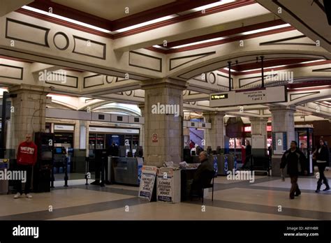 Baker Street Underground Station Ticket Hall Stock Photo Alamy