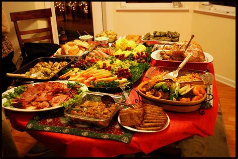 This #vegan #christmas #dinner box set looks so delicious! Christmas Eve meal table 1 | Too much food everywhere in ...