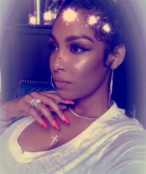 Pinterest Princessishereo 😛 Snapchat Snaps Hoop Earrings