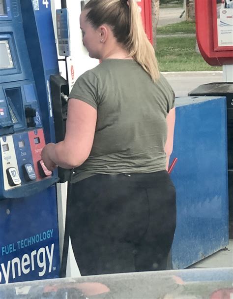 Blonde PAWG At Gas Station Spandex Leggings Yoga Pants Forum