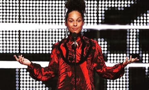 Alicia Keys Responds To Criticism Over Wearing No Make Up At The Vmas