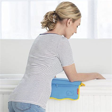 It's that time of the pregnancy where we start looking for baby gear, like the best baby bathtub. Amazon.com : Skip Hop Moby Bath Elbow Saver, Blue ...
