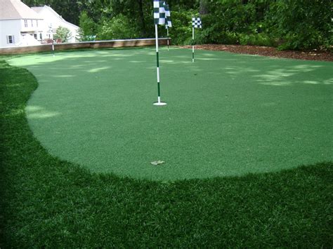 Backyard putting greens are fantastic way of bringing together friends and family to enjoy the outdoors. Golf putting greens for backyard - large and beautiful ...