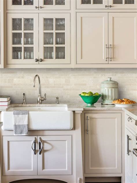 Rustic Beige Kitchen With Travertine Ivory Backsplash Tile Beige Kitchen Rustic Kitchen Diy