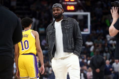 Dennis Schroder Seemingly Drops Hint About Lebron S Recovery From Injury Lakers Daily