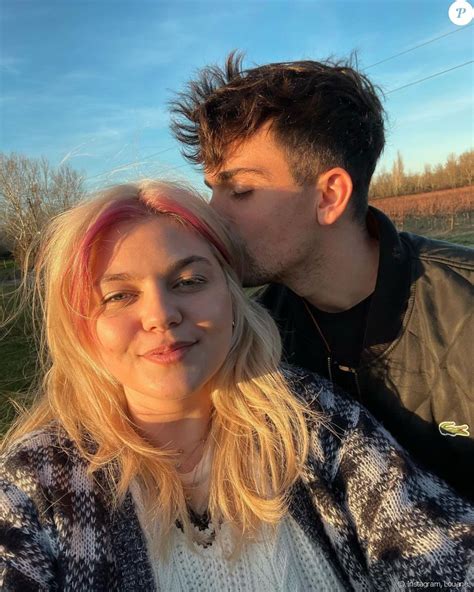 Louane et Florian Rossi sur Instagram Le 31 décembre 2021 Purepeople