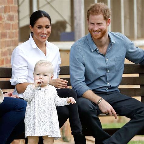 According to the royal family's official website, it was declared in the privy council that the queen's descendants, other than those with the. Royales Baby: DAS wissen wir schon über Meghans & Harrys ...