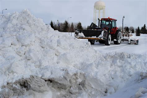 Winter storm closes schools, delays work on Grand Forks AFB > Grand