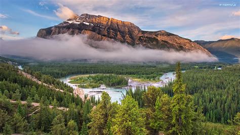 Bow River Alberta Rzeka Kanada Góry Park Narodowy Banff Chmury Lasy