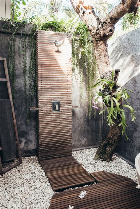 43 Indooroutdoor Showers That Will You To Small Paradise Homemydesign