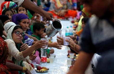 الهند تسجل أعلى حصيلة إصابات يومية بفيروس (كورونا) في العالم. رمضان في كيرلا.. أطفال يتجولون بالفوانيس وموائد جماعية ...