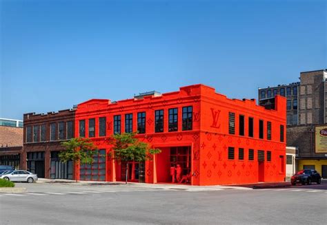 Louis Vuittons Neon Orange Chicago Pop Up Emerges As Summers New