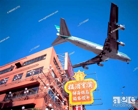 Hong Kong Airport Kai Tak Airport Aeroplane Landing Approach Stock