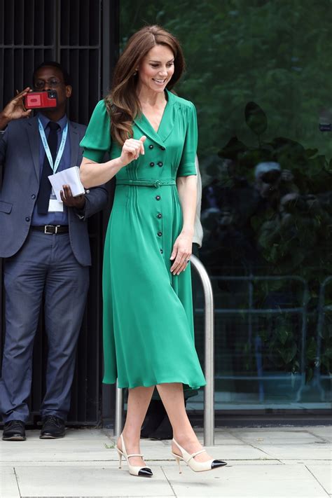 kate middleton oozes retro glamour in forest green tea dress