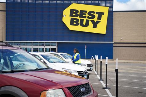 Wsj Best Buy Has Cut Store Jobs Reduced Hours Of Other Workers