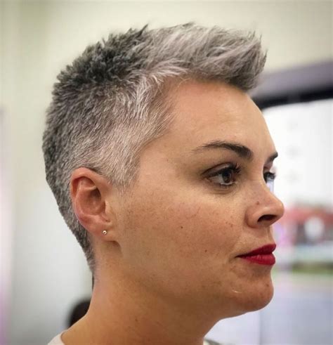Transitioning To Gray Hair 101 New Ways To Go Gray In 2020 Hair