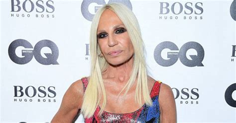 Donatella Versace 63 Turns Back The Clock In Jaw Dropping Dress