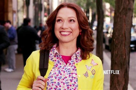 Tina Fey S Unbreakable Kimmy Schmidt Gets Trailer