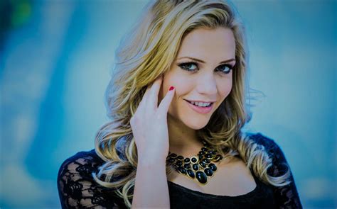 Wallpaper Mia Malkova Women Model Looking At Viever Smiling Black Outfits Neckless