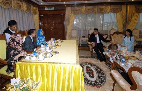 Brunei Resources Photographs Of Her Majesty Raja Isteri 2