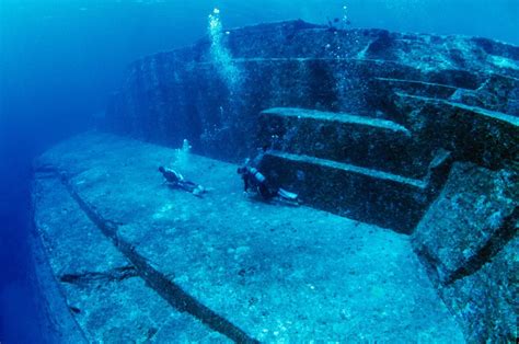 Yonaguni anıtı, o günlerden bu yana hâlâ incelenen ve sırrı çözülmeye çalışılan bir yapı. Yonaguni Piramiti'nin Gizemi