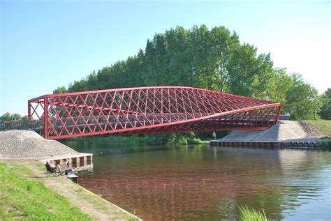 The building of the extraordinary Vlaardingse Vaart bridge