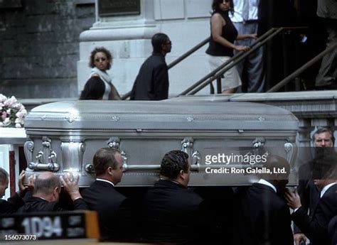 Aaliyah Funeral Photos And Premium High Res Pictures Getty Images