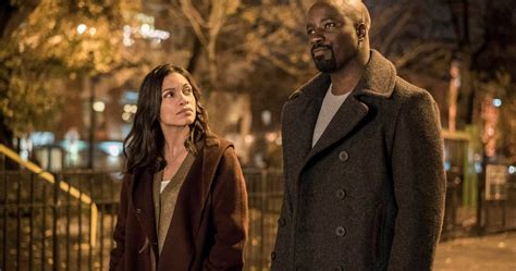 Luke Cage S2 Mike Colter And Rosario Dawson Caught Kissing In Bts Pic