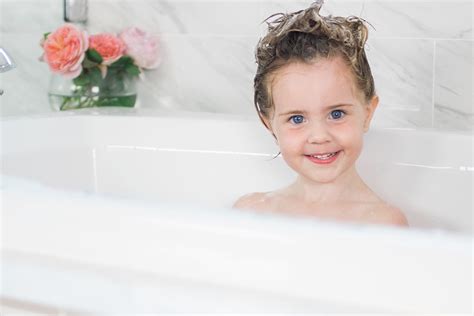 Stress Free Ways To Teach Kids Independence At Bath Time